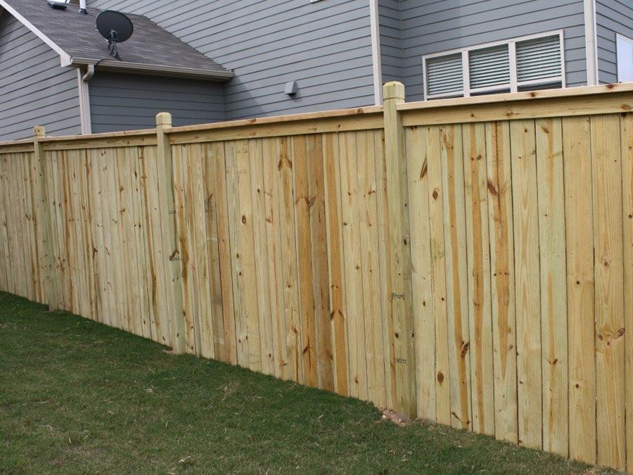 Suwanee GA cap and trim style wood fence